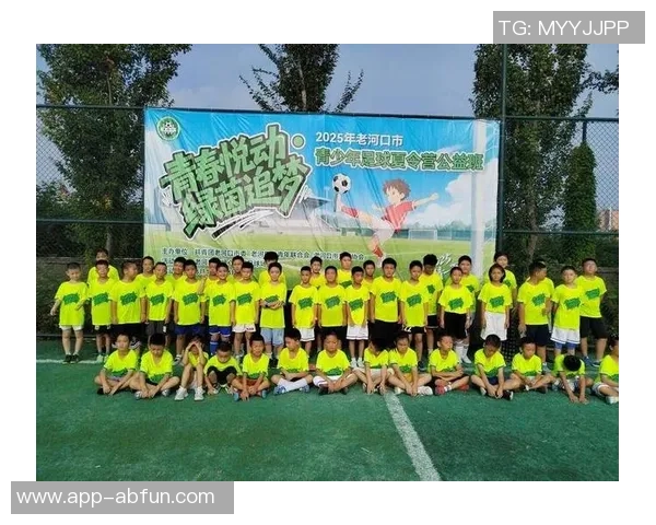 校园足球赛的激情与团结让我感受到青春的力量与团队的魅力 校园足球赛的激情与团结让我感受到青春的力量与团队的魅力