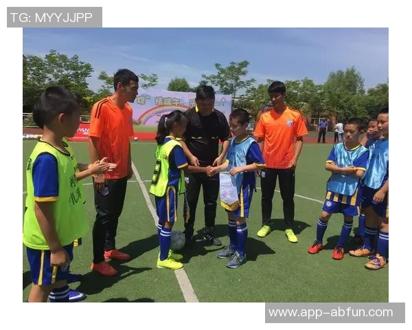 红领巾公园足球场周边活动丰富多彩亲子互动与友谊赛让你乐享其中 红领巾公园足球场周边活动丰富多彩亲子互动与友谊赛让你乐享其中