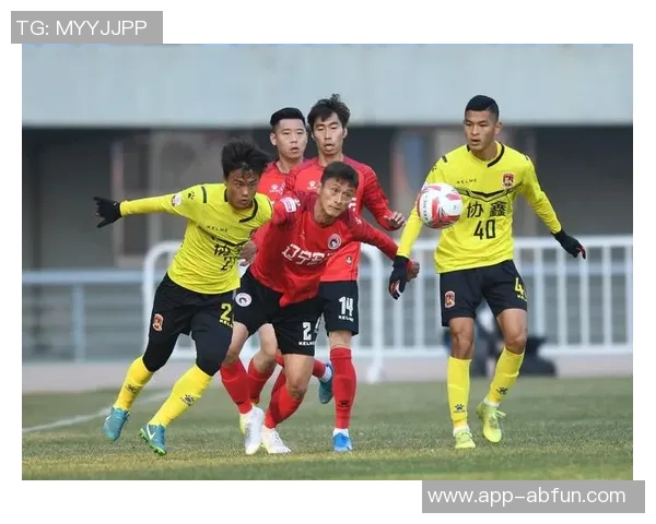 熊飞在足球场上的传奇之路与不屈精神的完美结合