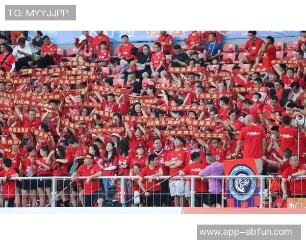 足球P联赛新赛季揭幕战精彩纷呈球迷热情高涨期待激烈对决 足球P联赛新赛季揭幕战精彩纷呈球迷热情高涨期待激烈对决