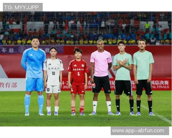 足球10号的魅力与传奇探索球场上的明星背后的故事与风采 足球10号的魅力与传奇探索球场上的明星背后的故事与风采